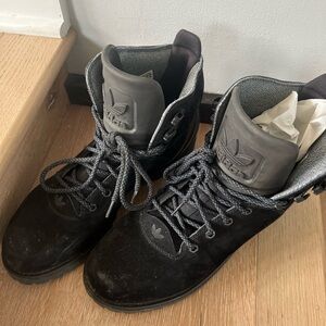 adidas Men’s Black Suede Lace-Up Ankle Boots, Sz.11